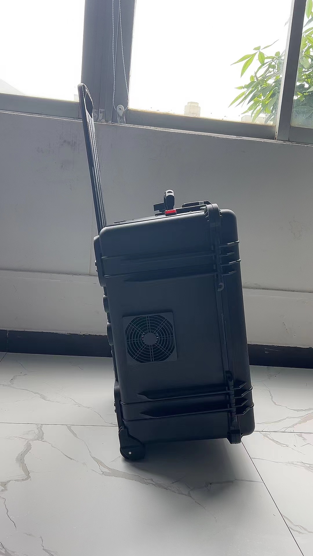  广陵手拉箱型移动通信干扰器